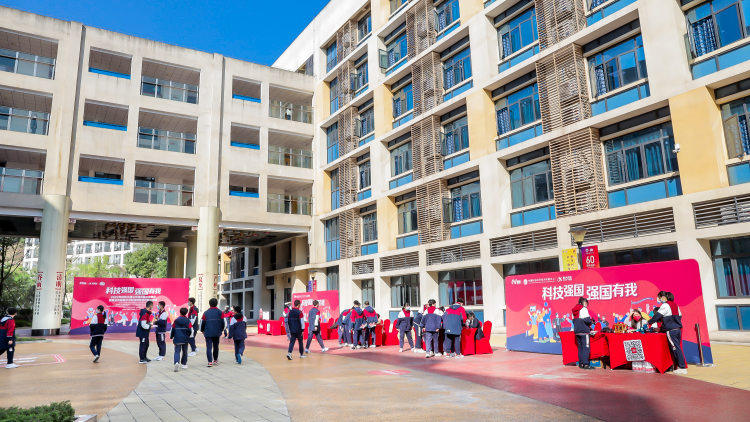 科技零距离，服务进山城——科技大篷车全国巡展重庆站纪实